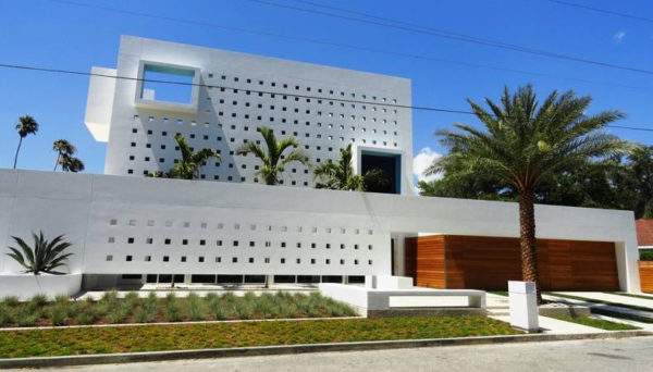 modern house in sarasota heights florida